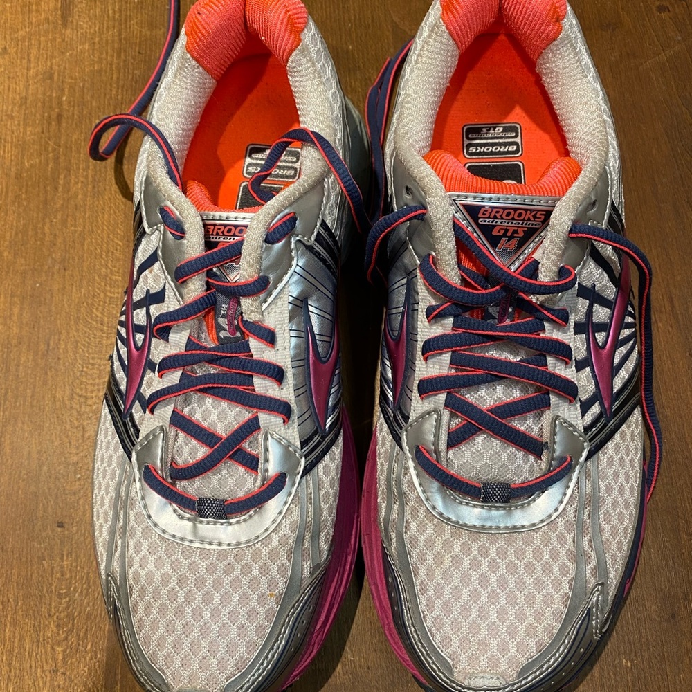Brooks GTS Adrenaline running/walking shoes 9 1/2 Medium.  Worn twice.